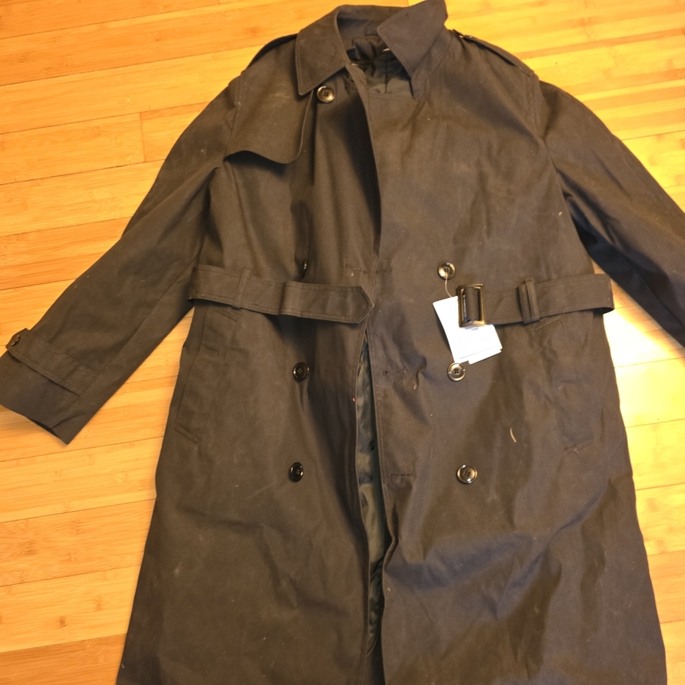 Classic Black Trench Coat with Water-Resistant Fabric